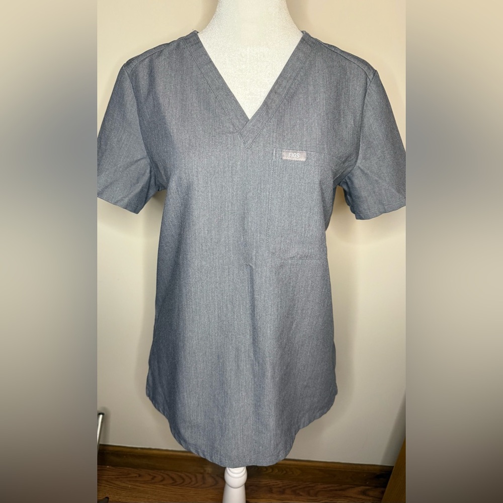 FIGS Women’s Short Sleeve Gray Scrub Top - Size XS